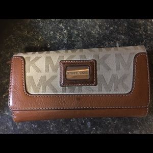 Micheal Kors wallet